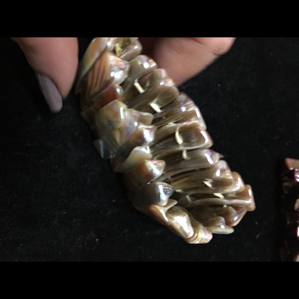 Two Heavy Shell Bracelets High Quality - Picture 8 of 8